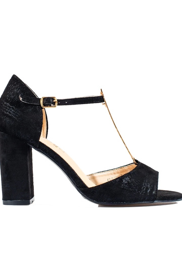sandalias negras con tacón...