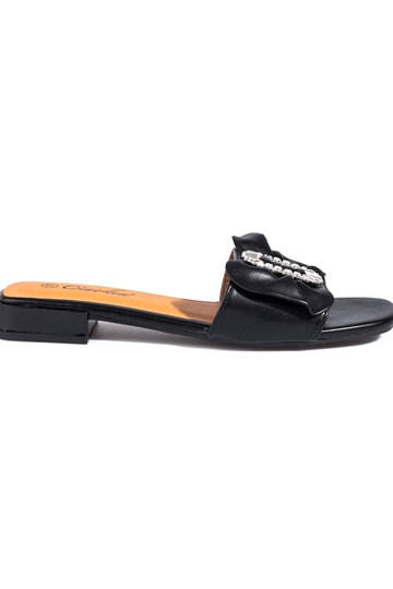 Pantuflas negras con cinta...