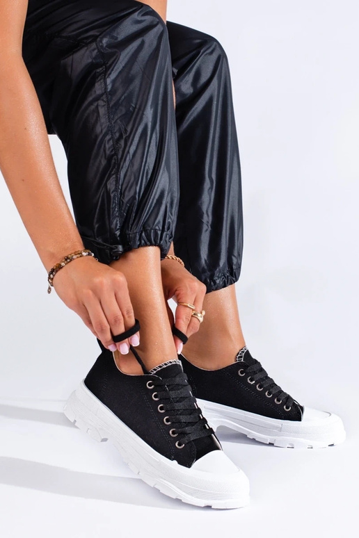 Zapatos modelo clásico con plataforma... Zapatos modelo clásico con plataforma...