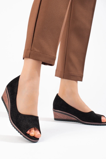 con elementos calados de... 2