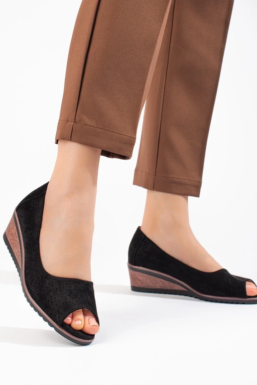 con elementos calados de ante tacones... con elementos calados de ante tacones...