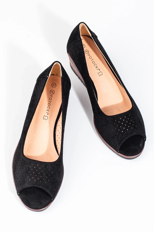 con elementos calados de ante tacones... con elementos calados de ante tacones...