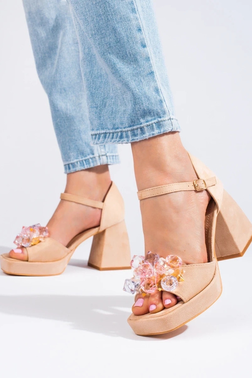 sandalias de tacón beige Shelovet