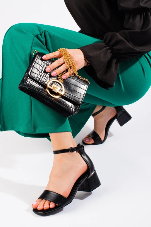 sandalias negras con tacón bajo Vinceza sandalias negras con tacón bajo Vinceza