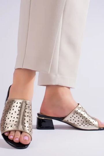 Zapatillas doradas con... 2