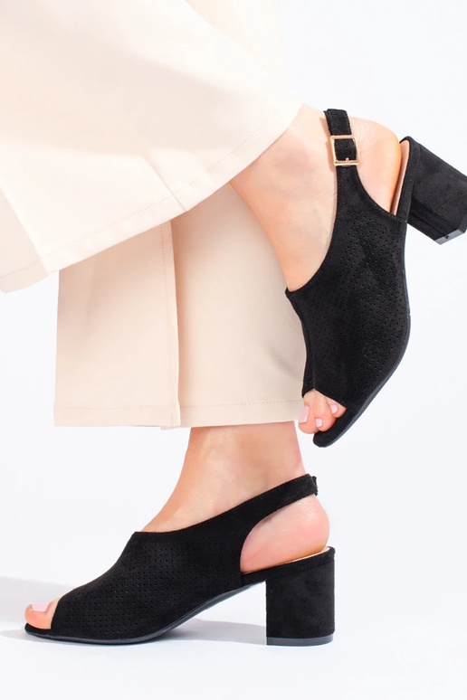 sandalias con elementos calados en...