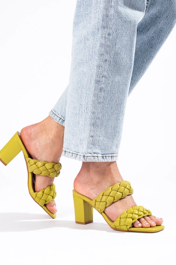 sandalias trenzadas verdes... 2