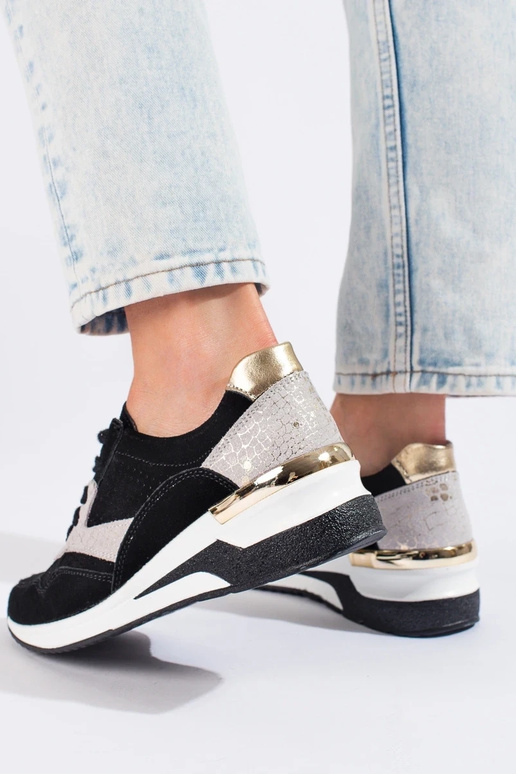 Zapatillas modelo zapatos color negro...