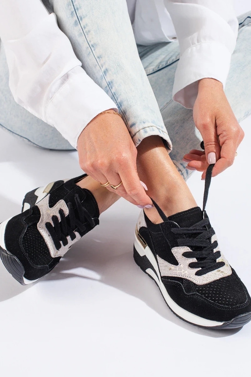 Zapatillas modelo zapatos color negro...