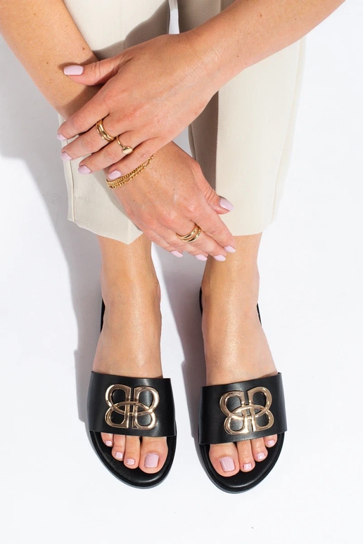 Pantuflas modelo clásico en color...