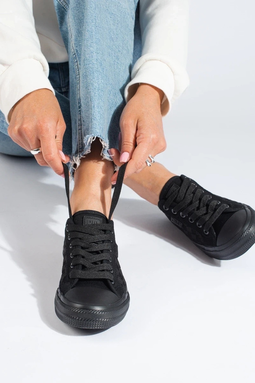 Zapatillas de mujer modelo clásico...