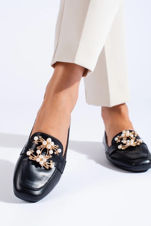 mocasines negros con detalles dorados... mocasines negros con detalles dorados...