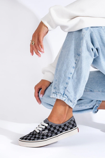 Zapatos negros y grises... 2