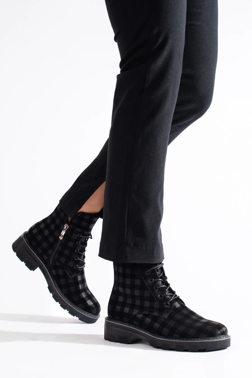 Botas de cuadros para mujer. Botas de cuadros para mujer.