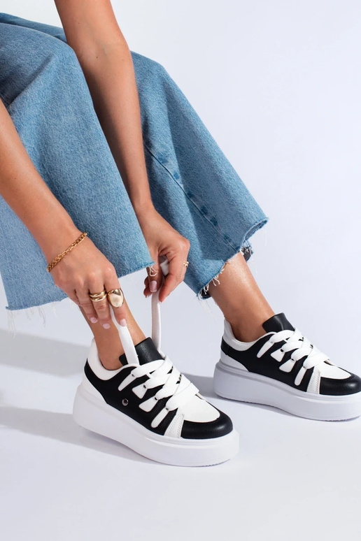 Zapatillas modelo Sneakers en blanco...