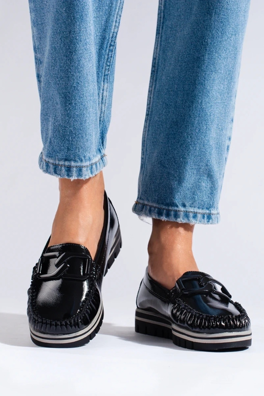 mocasines con plataforma color negro...