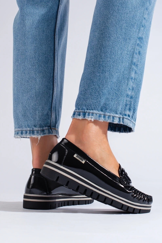 mocasines con plataforma color negro...