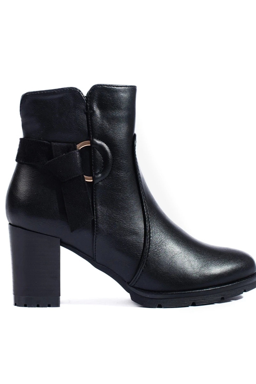 Cómodos zapatos negros de tacón alto