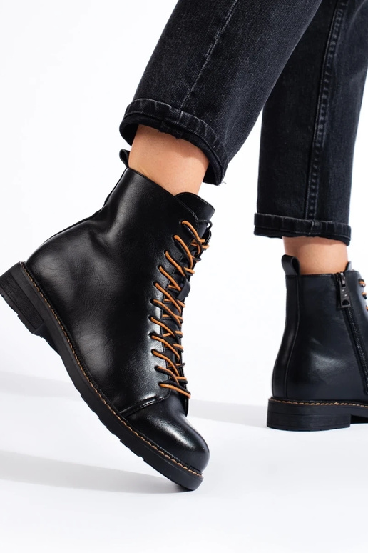 Botas de mujer Vinceza negras con tiras.