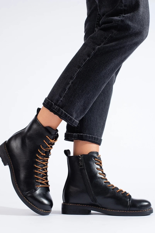 Botas de mujer Vinceza negras con tiras.