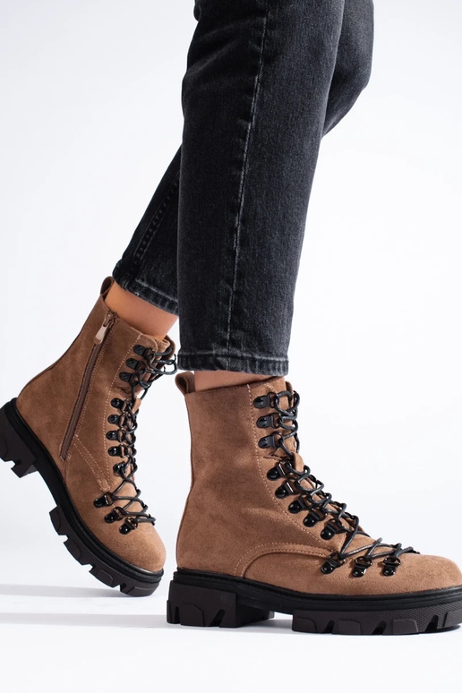 Botas con cordones de ante en marrón... Botas con cordones de ante en marrón...