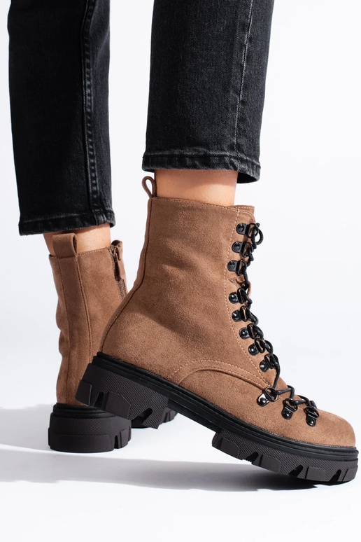 Botas con cordones de ante en marrón... Botas con cordones de ante en marrón...