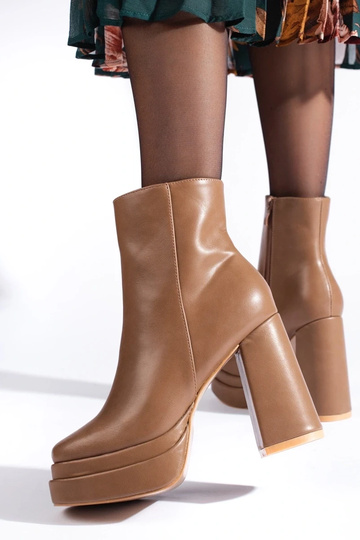 zapatos beige con tacones... 2