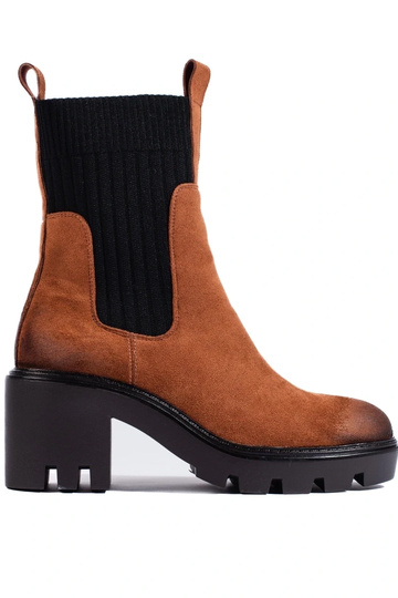 zapatos con hebilla marrón...