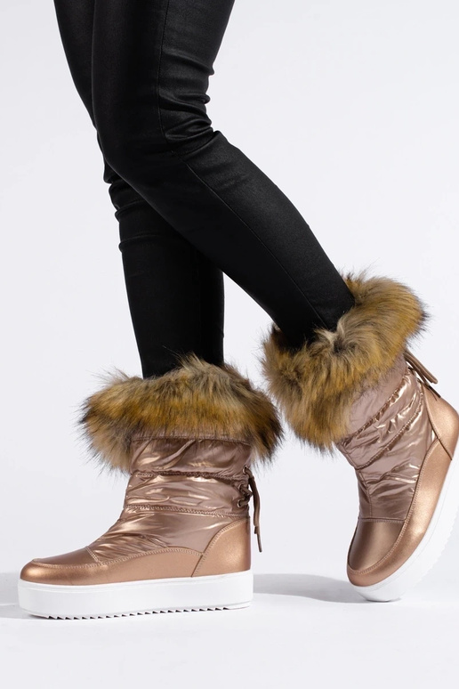 Botas de nieve de mujer rosas con pelo. Botas de nieve de mujer rosas con pelo.