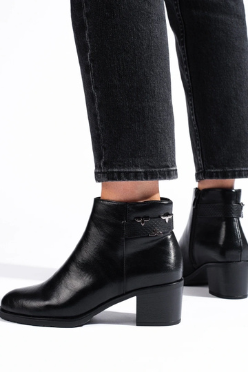 Zapatos de tacón negros... 2