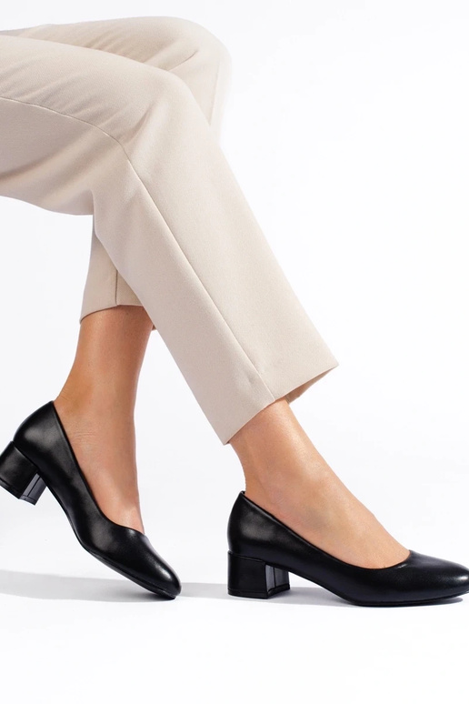 Zapatos negros de tacón alto