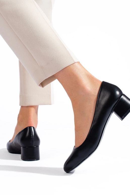 Zapatos negros de tacón alto