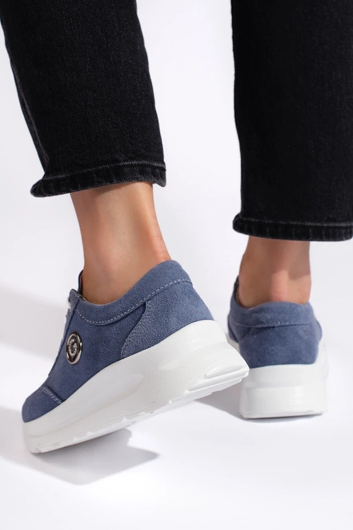 zapatos deportivos azules