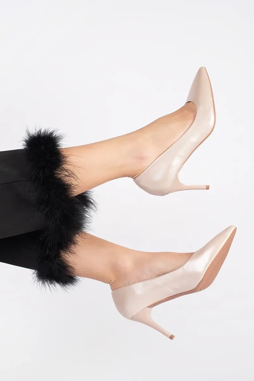 Zapatos de tacón con tacón fino.