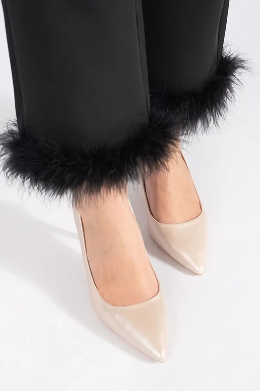 Zapatos de tacón con tacón fino.