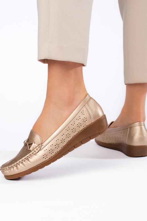 mocasines de mujer color dorado