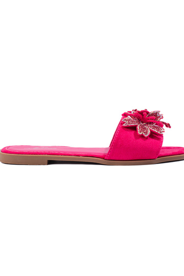 Zapatillas de color rosa...