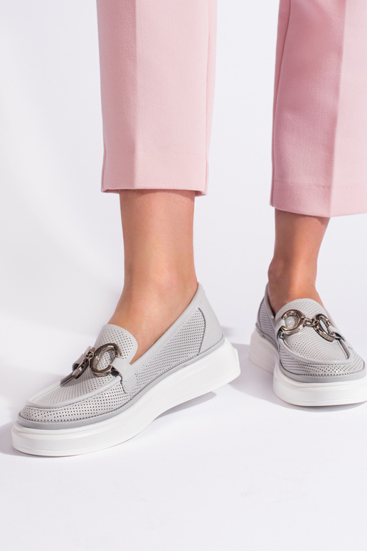 mocasines grises de mujer