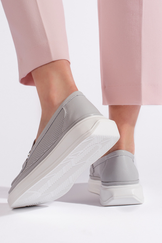 mocasines grises de mujer