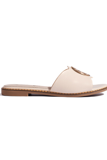 Zapatillas beige estilo...