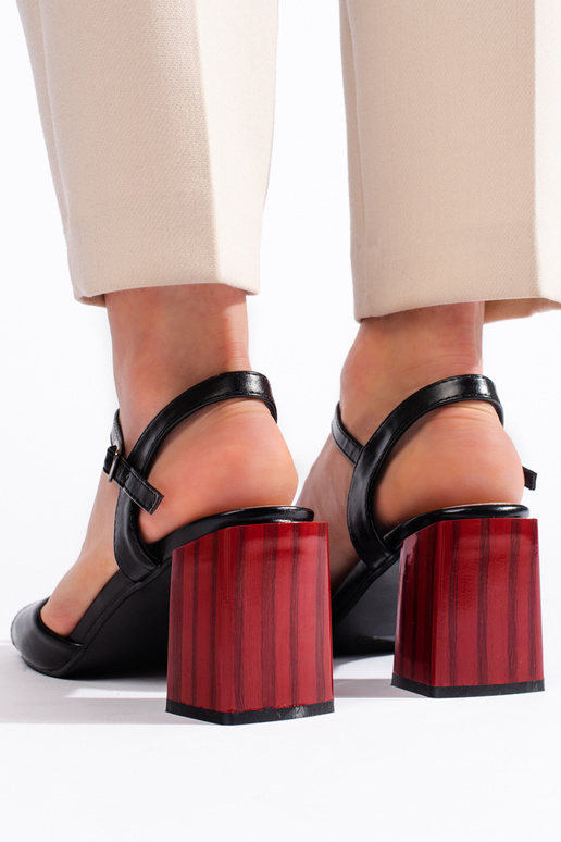 sandalias en color negro en el talón sandalias en color negro en el talón