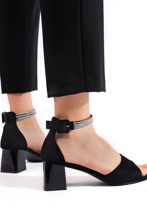 sandalias en color negro sandalias en color negro