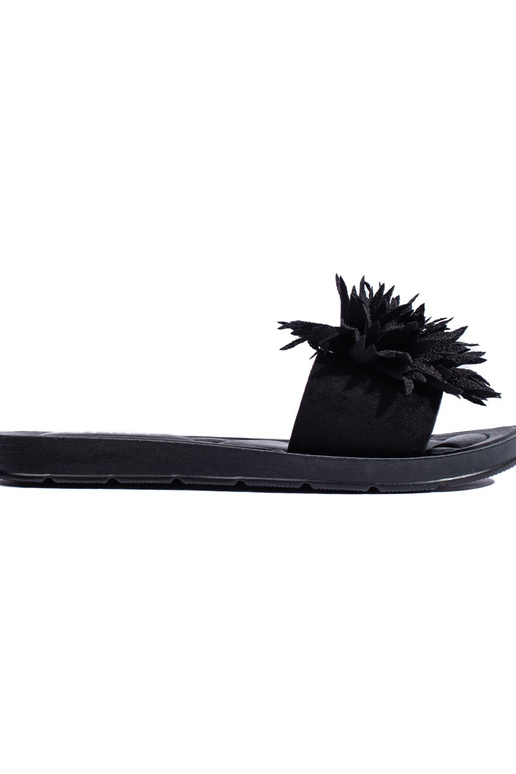 Zapatillas de mujer negras con flor.