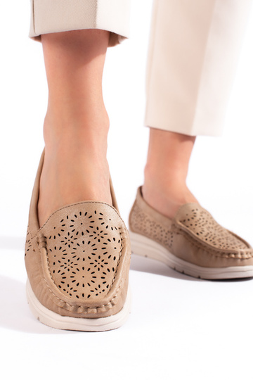 con elementos calados,... 2