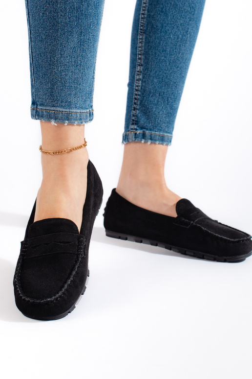 Mocasines de ante negro para mujer.