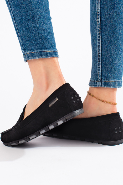 Mocasines de ante negro para mujer.