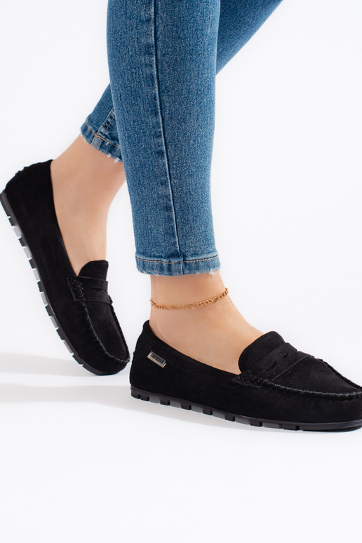 Mocasines de ante negro para mujer.