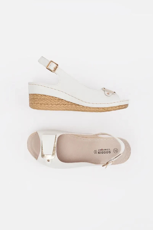 Sandalias blancas de cuña baja tipo...
