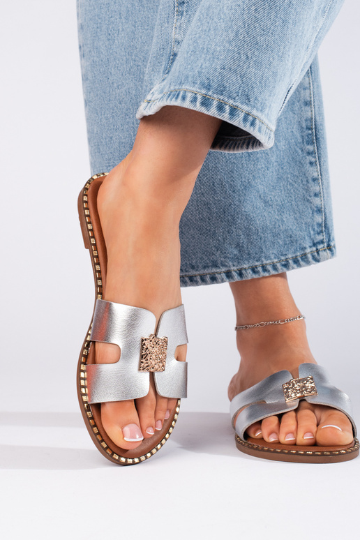 zapatillas plateadas