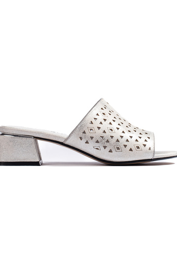 Chancletas con elementos de...